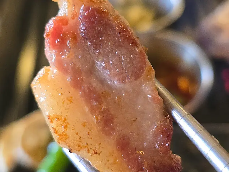 윤기가 흐르는 삼겹살