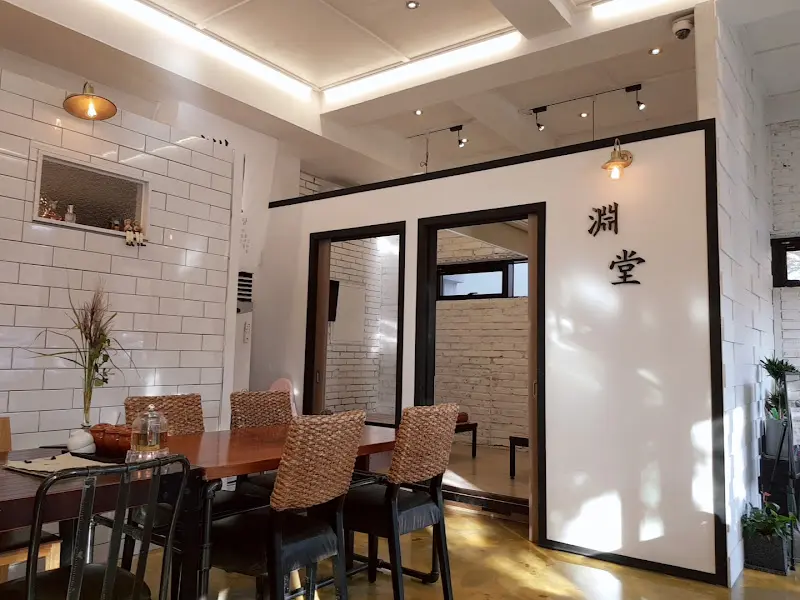 장성 식당 내부 인테리어