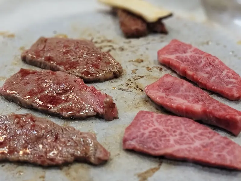 소고기가 구워지는 모습