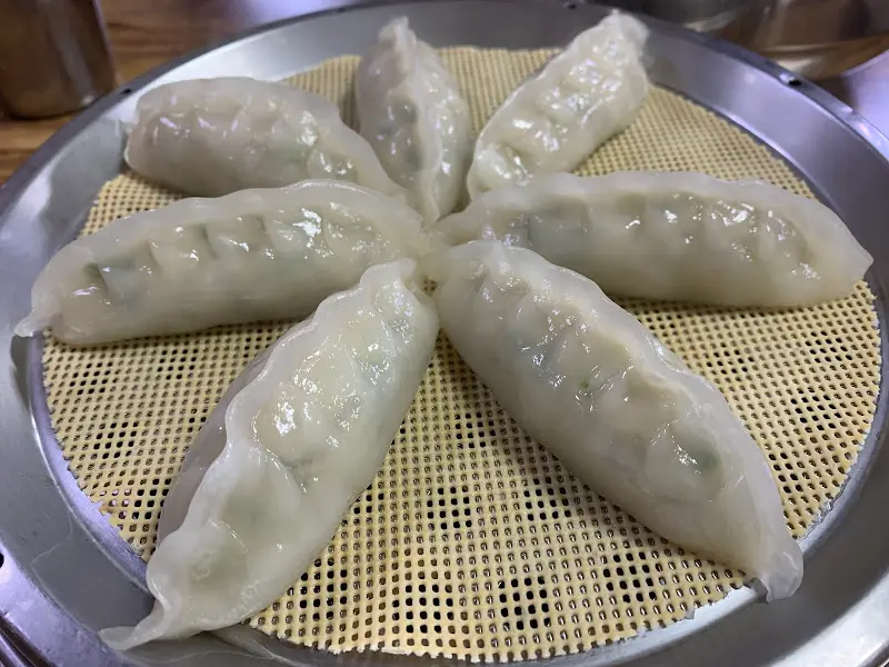 윤기가 흐르는 만두