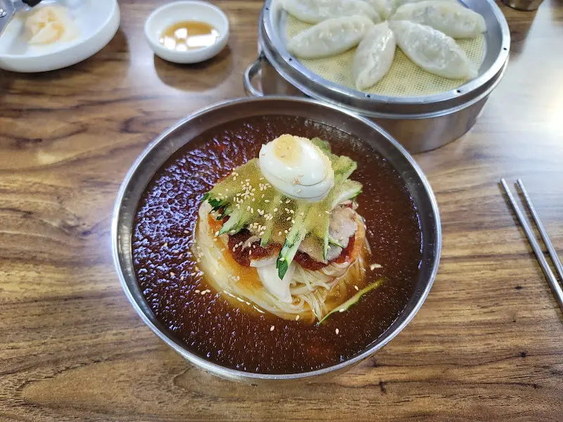 밀면 한 상 차림