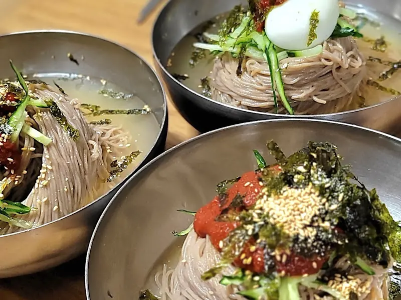 정갈하게 담긴 막국수