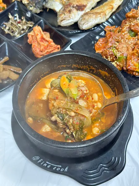 구수한 향이 일품인 청국장찌개