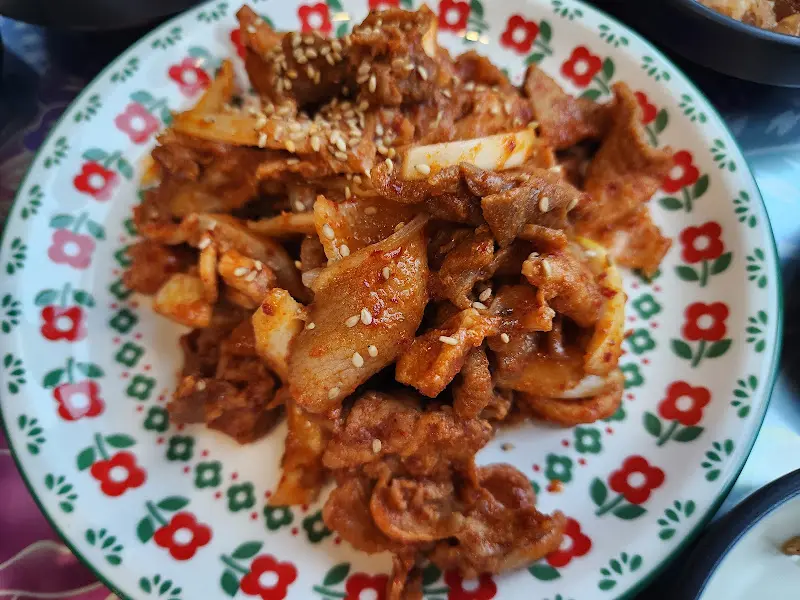 고소한 깨소금이 뿌려진 제육볶음
