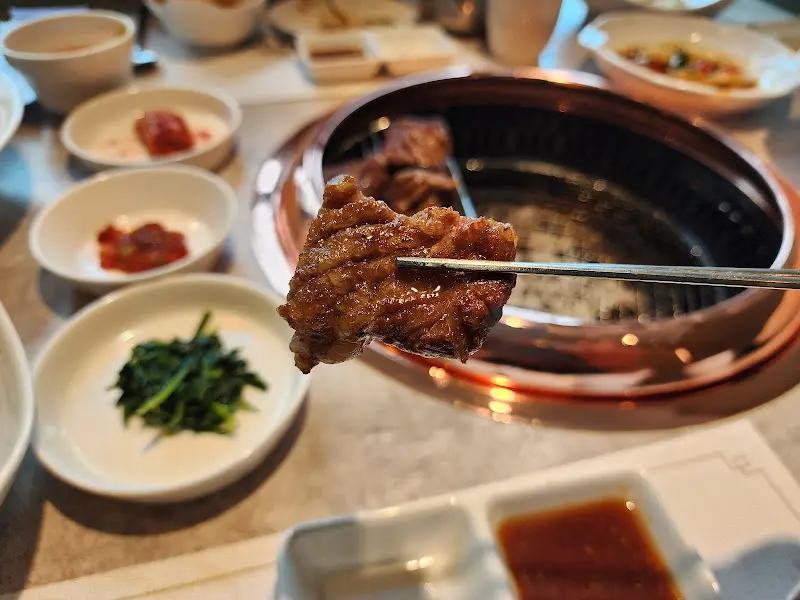 숯불에 구워지는 갈비