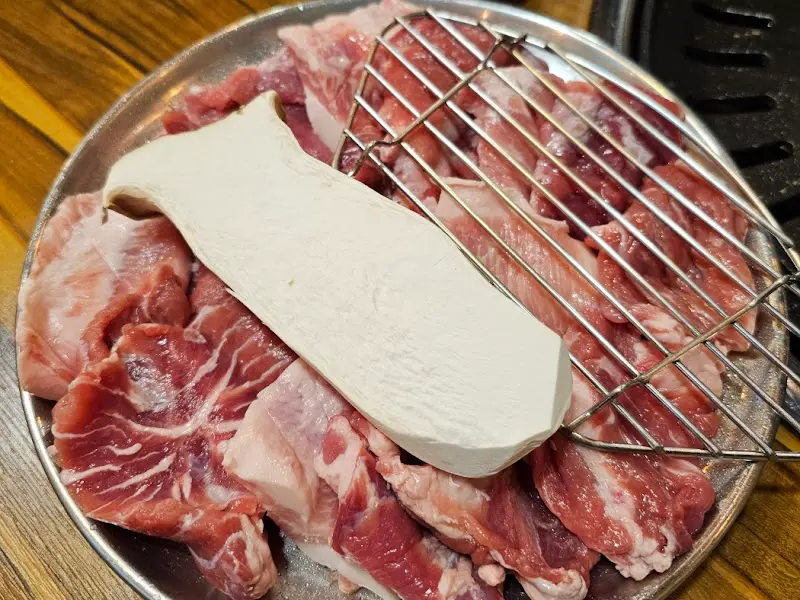 신선함이 느껴지는 낭기뒷고기의 푸짐한 한 상