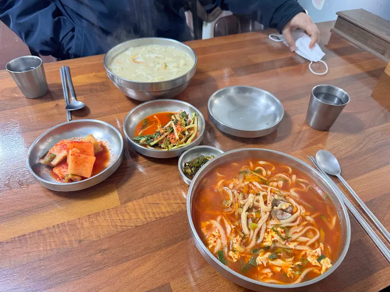 모산수제비 한상차림