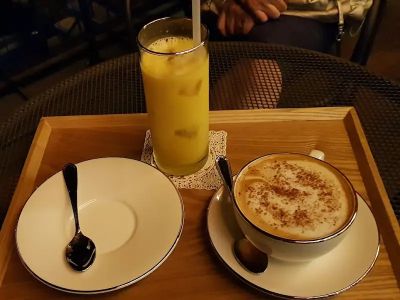 카페에서 즐기는 여유