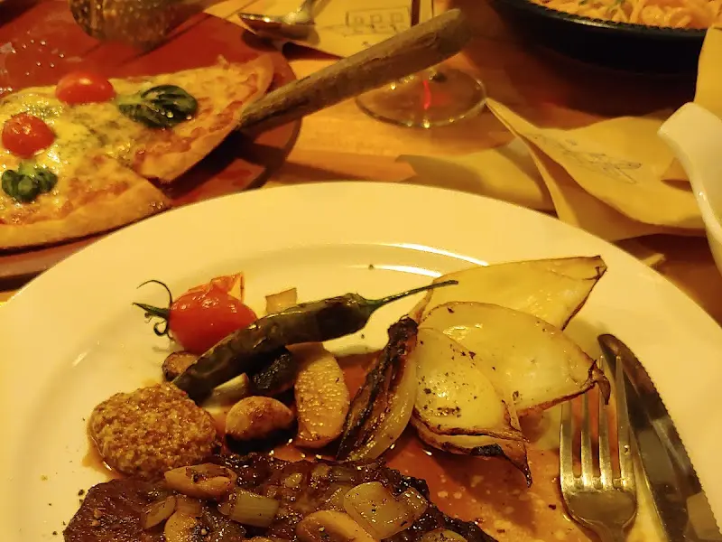 스테이크와 구운 채소