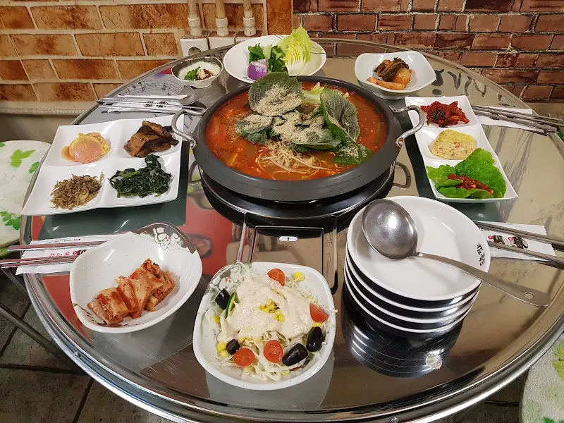 푸짐하게 차려진 한 상 차림