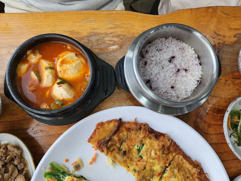 순두부찌개와 솥밥