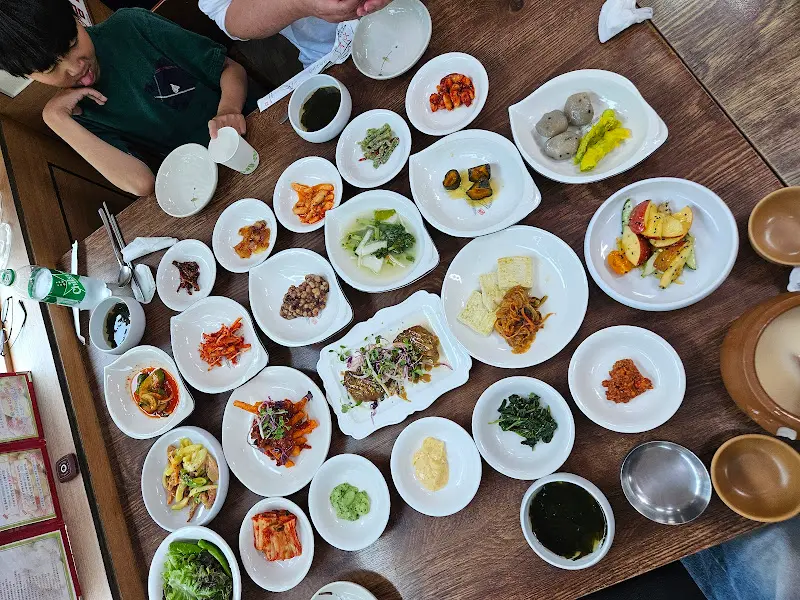 장다리 식당 한상 차림