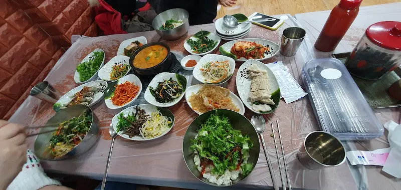 한 상 가득 차려진 남도식 백반