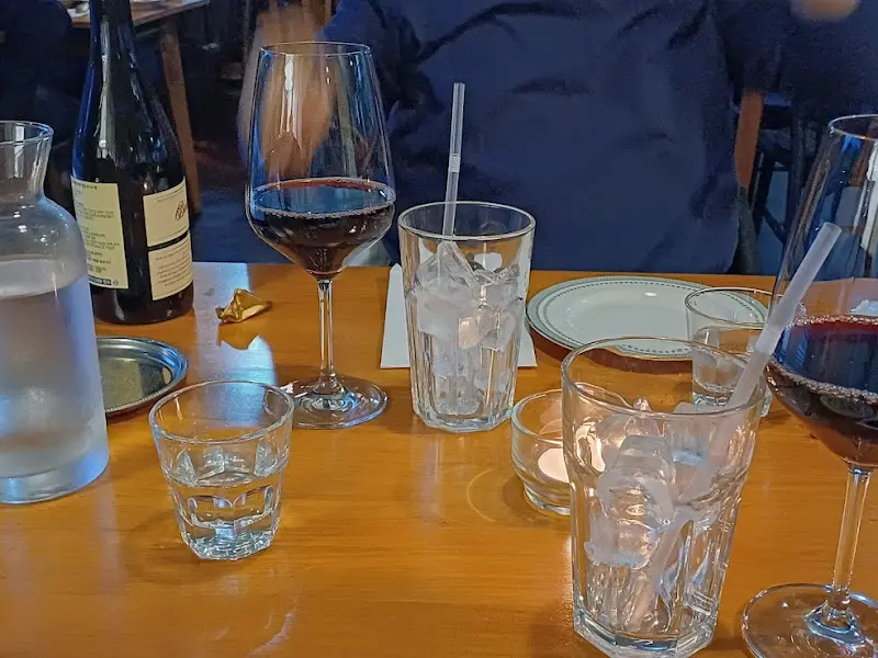 와인과 테이블 세팅