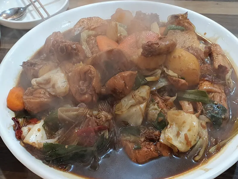 푸짐한 양의 찜닭