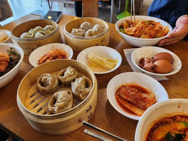 갈비만두와 비빔국수