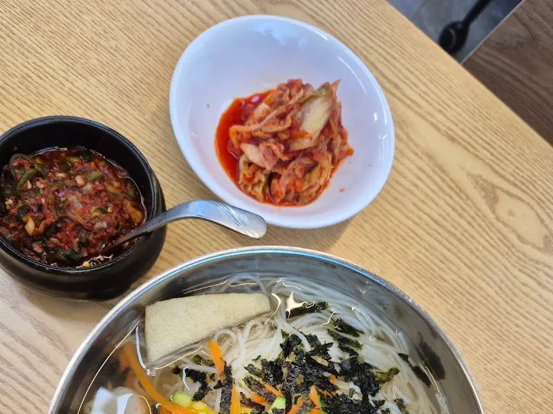 잔치국수와 김치