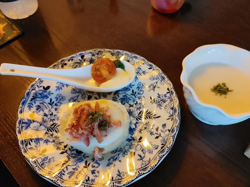 정갈하게 담겨 나온 식전 음식