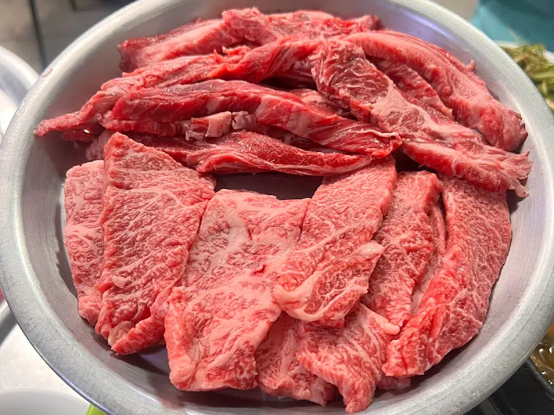 푸짐하게 담긴 갈비살