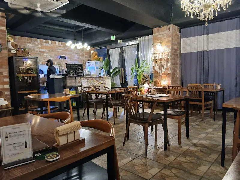 아늑한 분위기의 레스토랑 내부