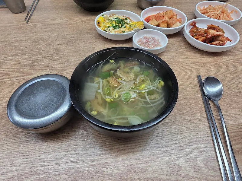 황태해장국과 반찬