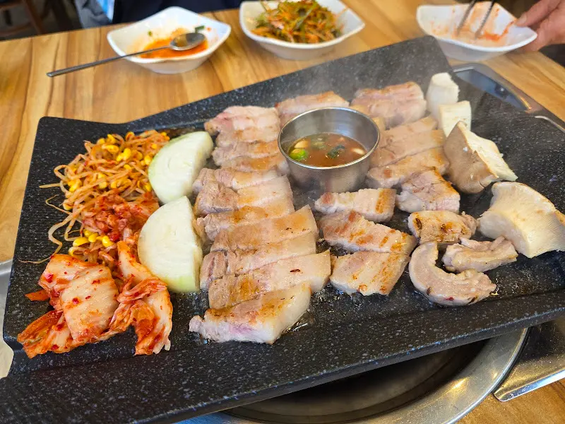 숙성 삼겹살 한 상 차림