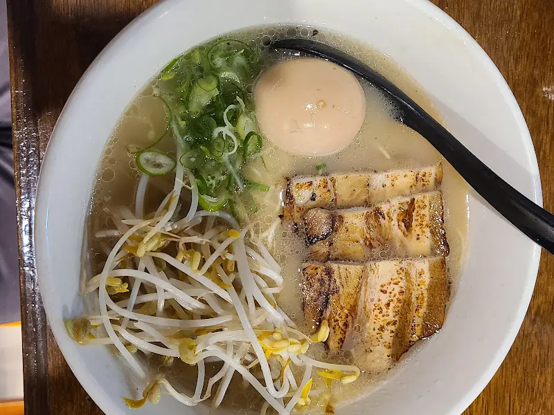 황홀한 비주얼의 돈코츠 라멘