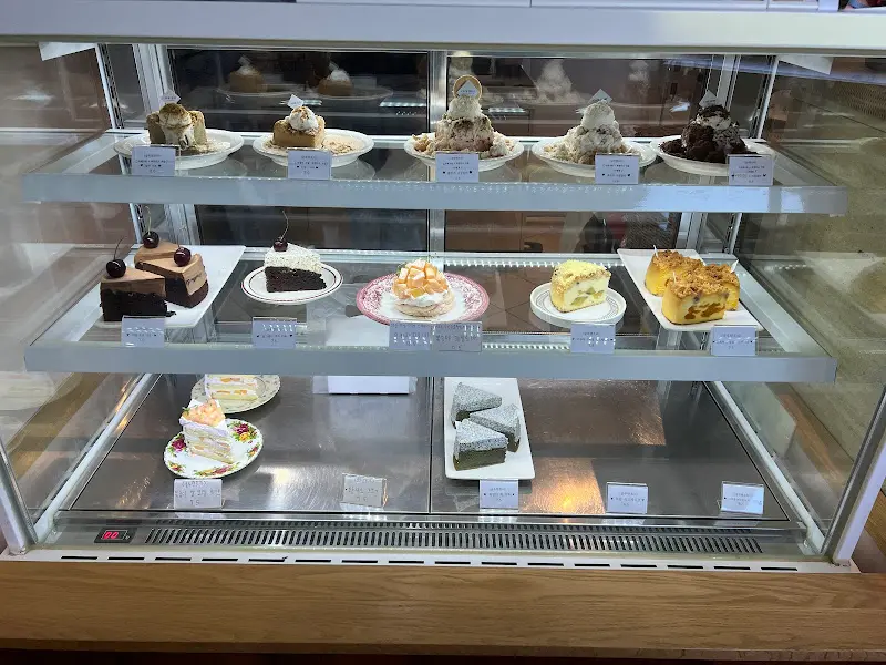 다양한 디저트 쇼케이스