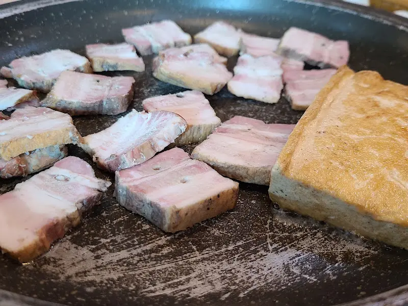 돌판 위의 삼겹살