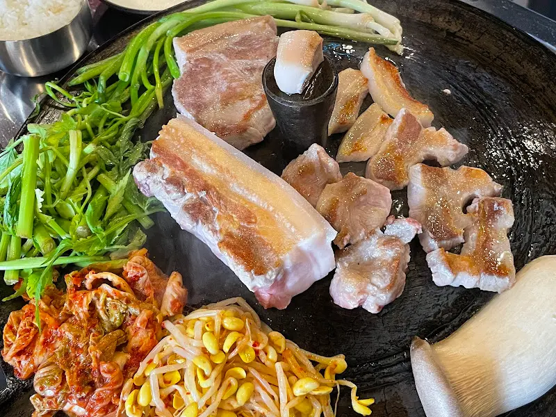 고기와 곁들임 채소