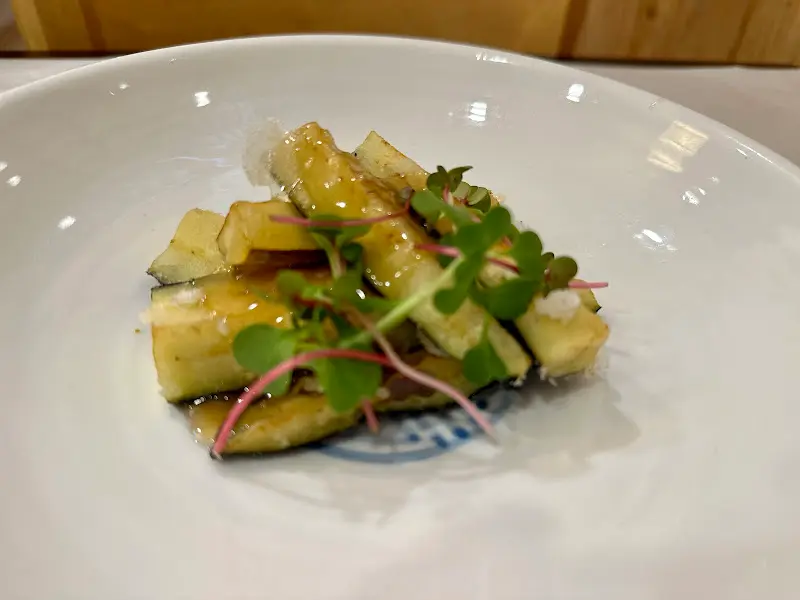 정갈한 가지 요리