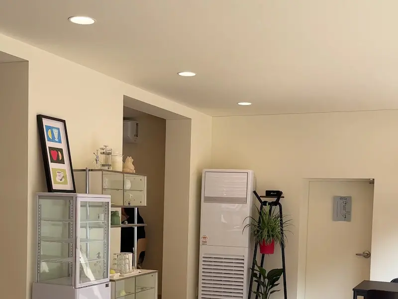 카페 내부 인테리어