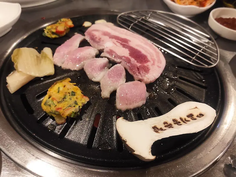 불판 위의 고기