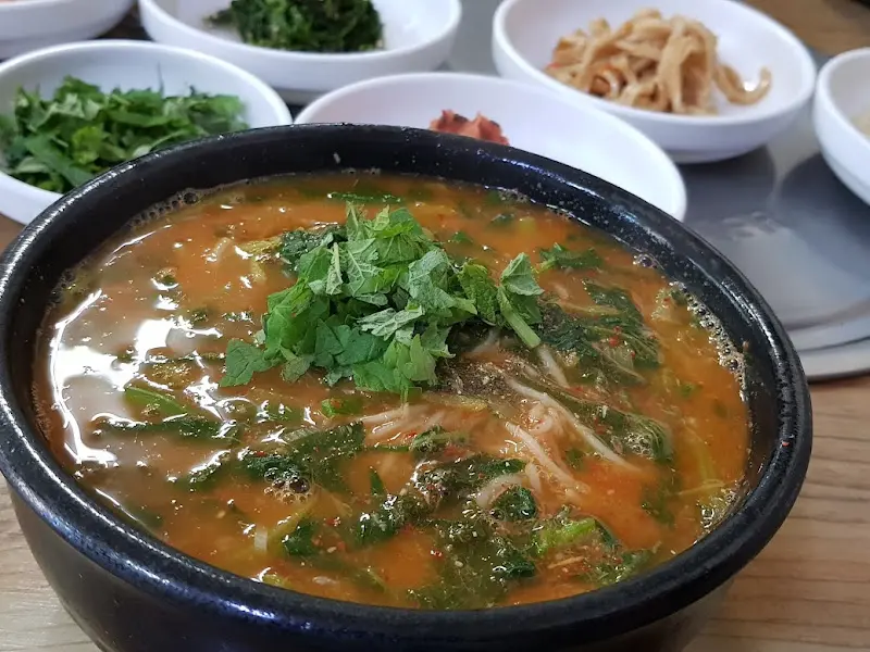 방아잎을 듬뿍 넣은 어탕국수