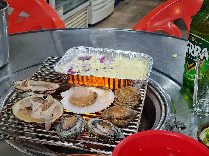 치즈와 함께 구워지는 조개