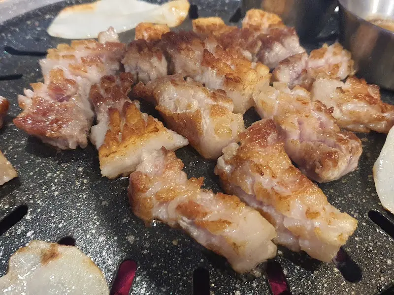 잘 구워진 꽃삼겹살