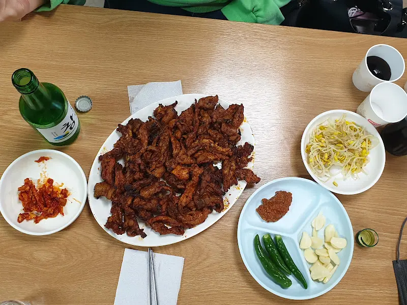 닭발과 닭포 한 상 차림