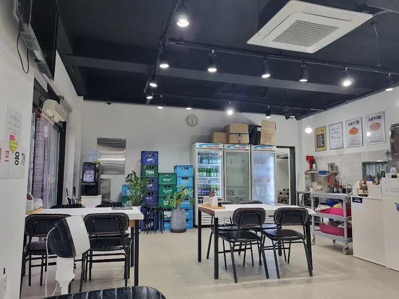 경원해물찜 내부 전경