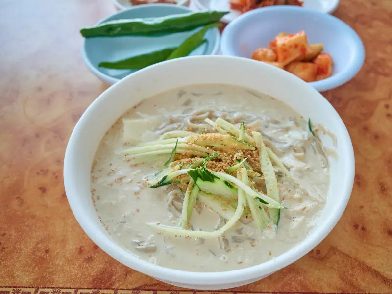 들깨냉국수와 밑반찬