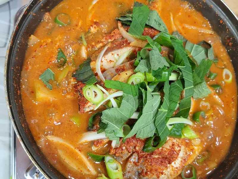 매콤한 양념이 돋보이는 병어조림