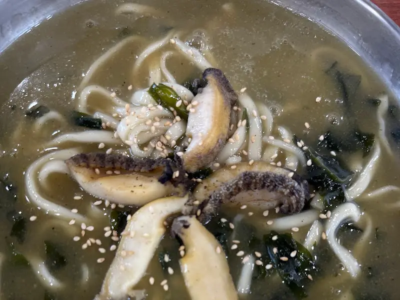 전복 칼국수 근접샷