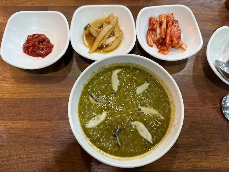 전복죽과 칼국수 한상차림