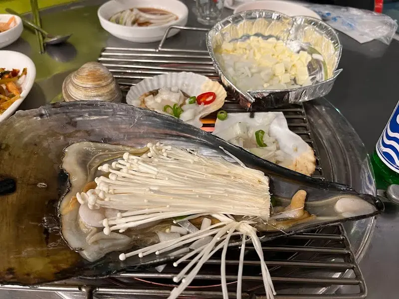 푸짐한 조개구이 한 상