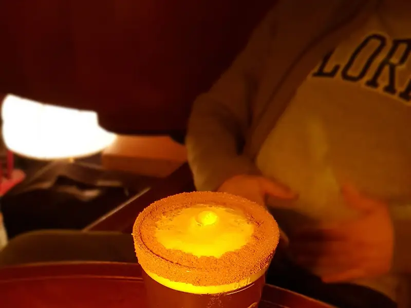 시나몬 가루가 묻혀진 맥주