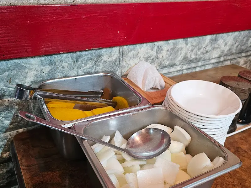 신선한 양파와 단무지