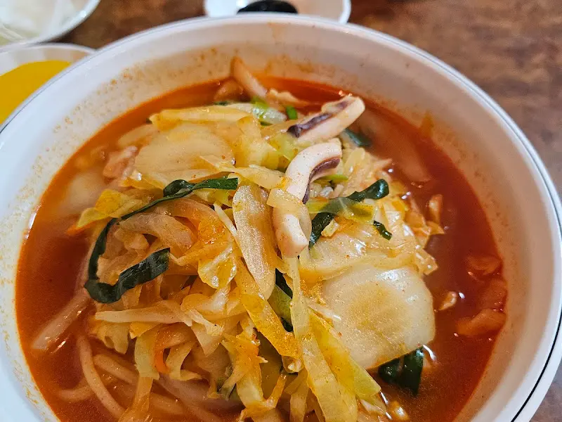 채소가 듬뿍 들어간 짬뽕