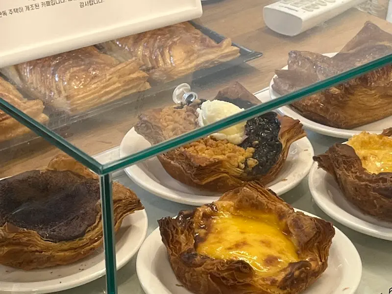 쇼케이스 안의 타르트