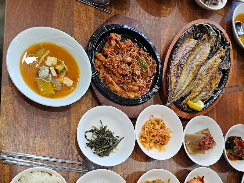 고등어구이와 제육볶음