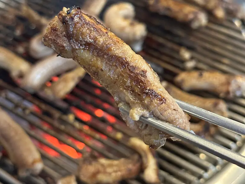 노릇노릇하게 구워진 꼼장어