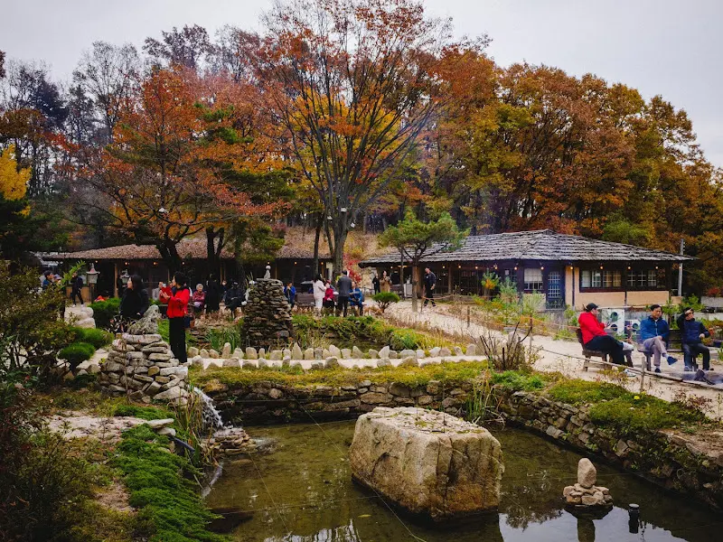 연못이 있는 풍경